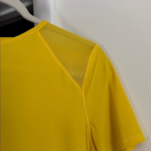 Lululemon High-Neck Running and Training T-Shirt Yellow - Picture 6 of 7